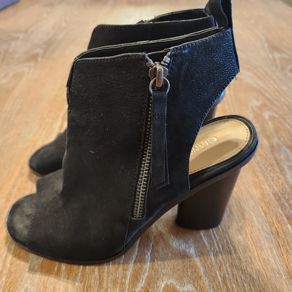GIANNI BINI‎ Xanderr Side Zipper Black Suede Peep Toe Booties Women's Size 7
